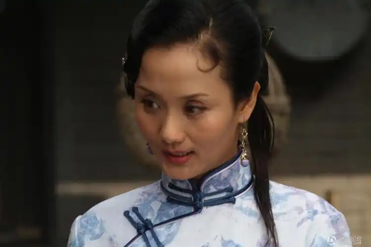 p>李颖,1966年4月15日出生于上海市,中国内地女演员.