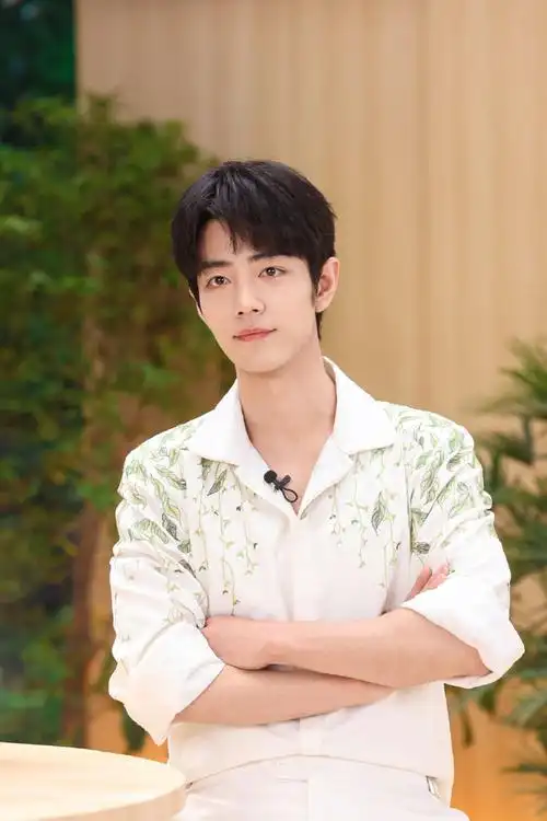 肖战#xz#日常见肖战#  虾虾们晚上好  干饭前检查并完成9799肖