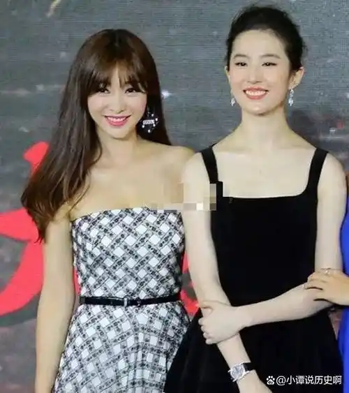 刘亦菲生图又翻车!与海瑟薇同框显粗壮,舒淇被挤到面露尴尬