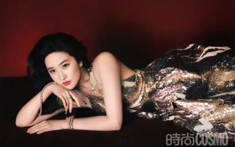刘亦菲《时尚cosmo》六月刊封面