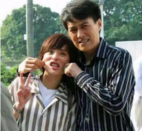 与老公商量无果后,李佳提出离婚,没想到对方也爽快答应.