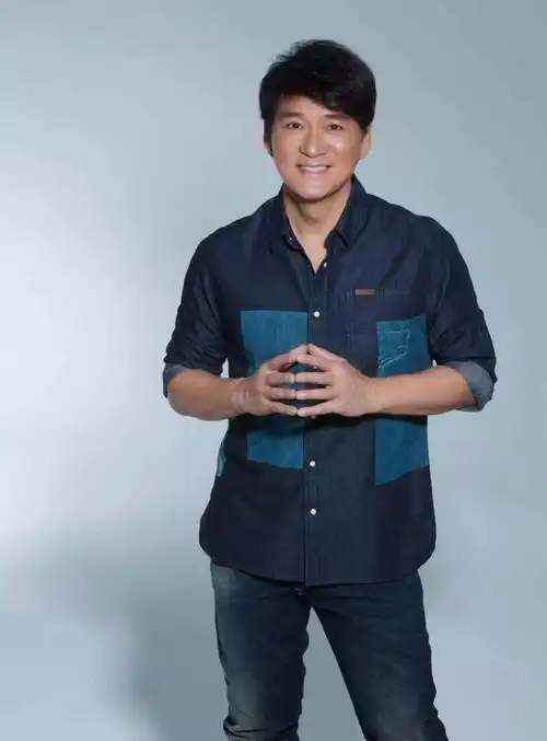 周华健肖战合唱《问情》,59岁的他凭啥红了这么多年?
