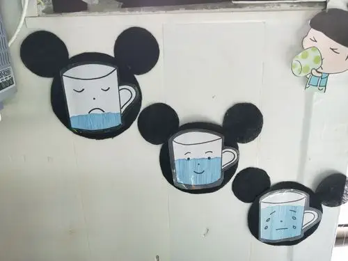 饮水处温馨提示提醒孩子们应该接多少水,幼儿一目了然,增添喝水的乐趣