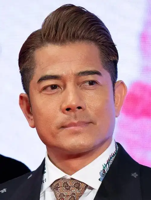 回归10位香港男明星年轻帅照:颜值吊打如今小鲜肉