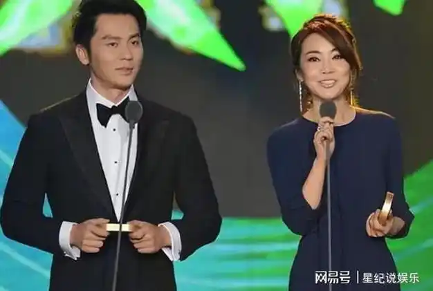 曝52岁闫妮出恋情男方疑小7岁李晨女方离异多年前男友小11岁