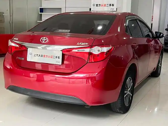 丰田雷凌红色