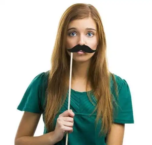 女生嘴角长小胡子不敢出门?千万不能刮,教你一招轻松解决难题