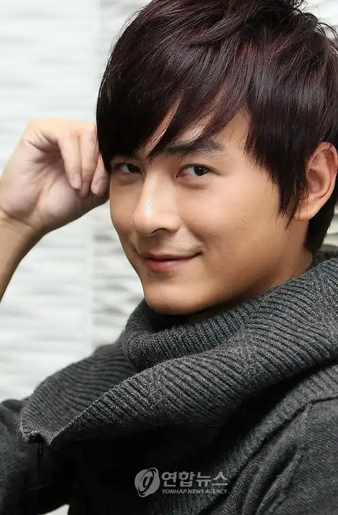 请问郑元畅卸妆后什么样子