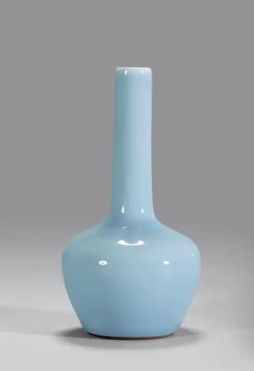 清 天青釉直颈瓶