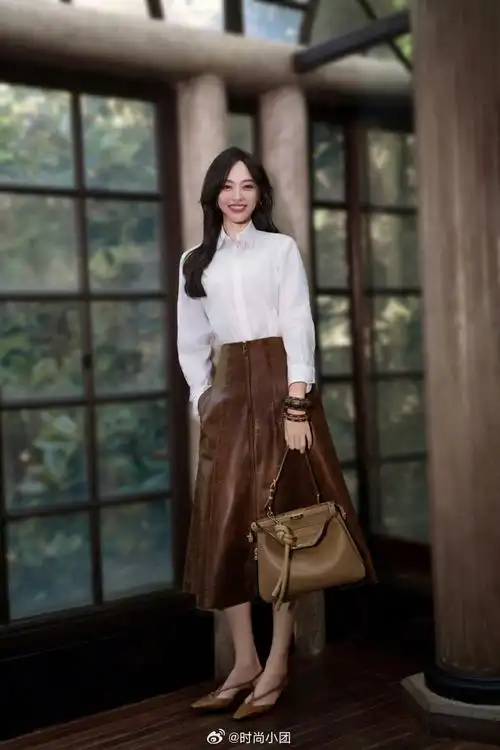 唐嫣  fendi 📷🍂👜  代言人演绎的peekaboo soft包袋宣传大片