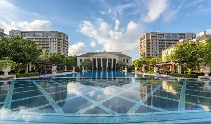 松江区洞泾 绿城兰园 5室2厅3卫 183平米