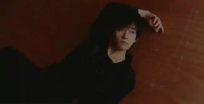 易烊千玺世界尽头传来的影像回响