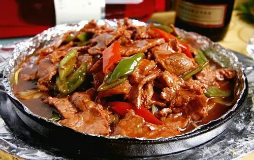 龙威美食城铁板牛肉图片 - 第1张