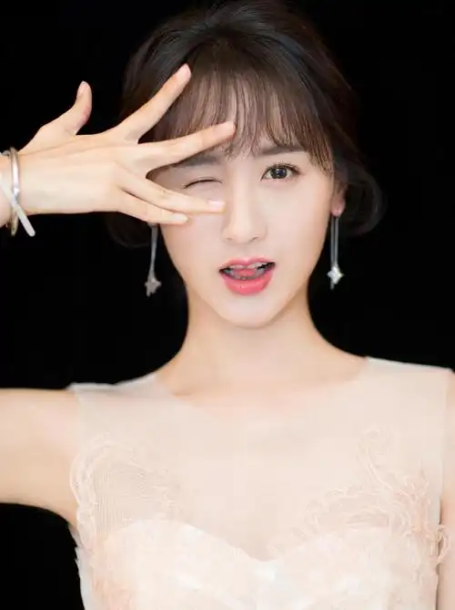 女神袁冰妍:第4099期时尚潮流穿搭美图