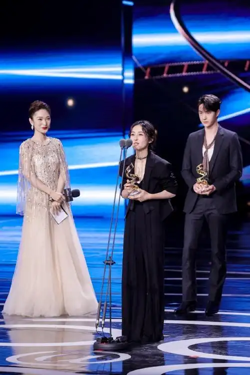 王一博张子枫i人领奖##极星3##电影之夜赞助车是啥品牌##微博之夜