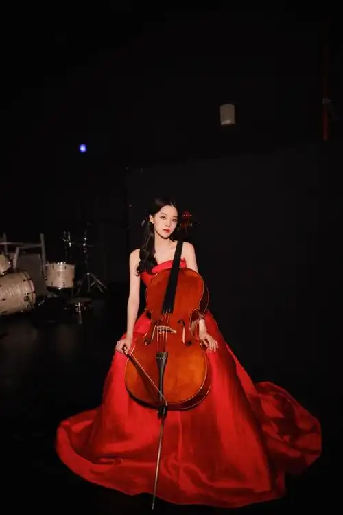 欧阳娜娜穿红色礼服拉大提琴##欧阳娜娜好甜