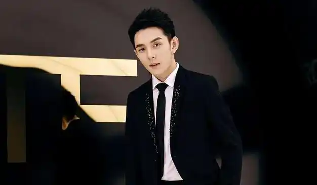 李佳琦参加《披哥》路透曝光,疑似利用综艺节目,挽回自己路人缘