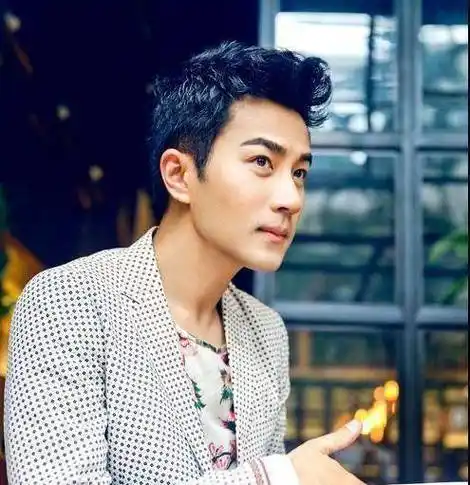 差距真大!刘恺威逛街买300元裤子,与杨幂动辄买名牌大不一样_购物_服