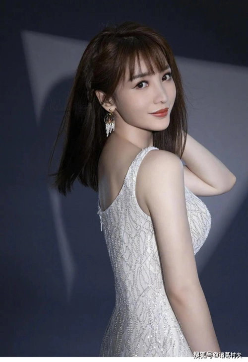 这谁顶得住!柳岩才是真尤物!饱满性感韵味十足!_身材_魅力_成功