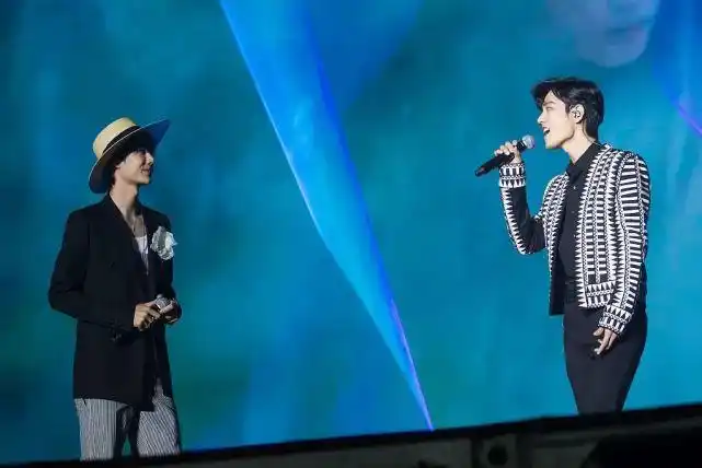 2019年11月2日,南京,陈情令国风音乐演唱会现场,主演肖战,王一博同台