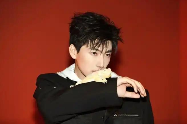 刘昱晗光影空间感大片