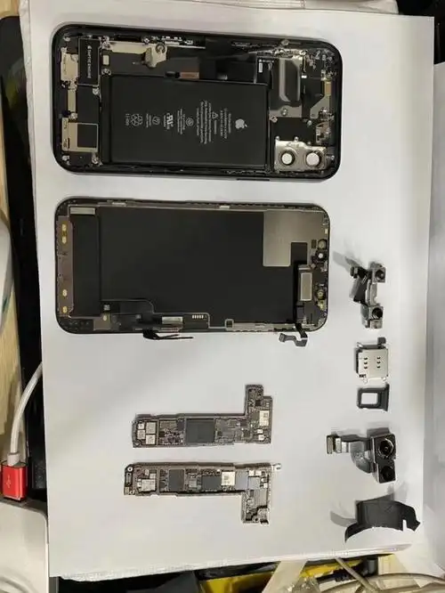 iphone12拆解出炉高通x55基带震动马达与扬声器缩小