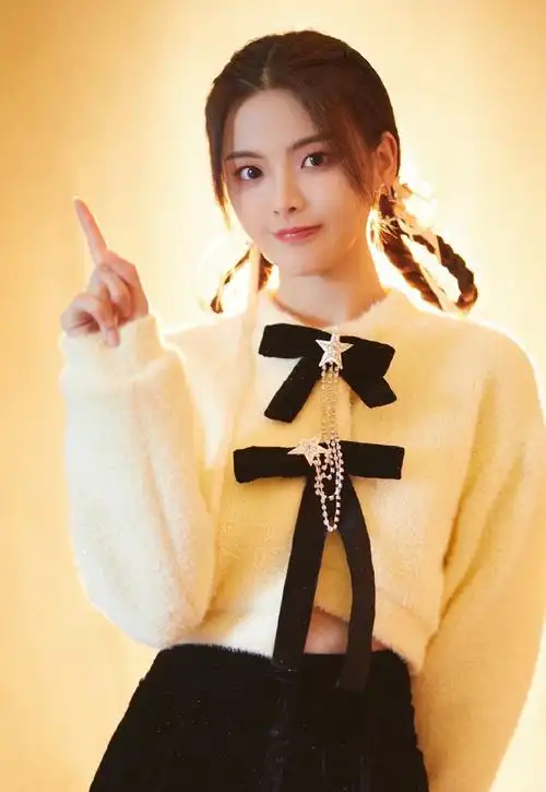 杨超越甜美性感写真图片,杨超越图片-第2图