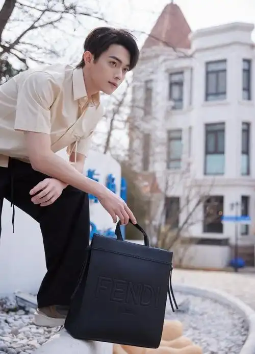 许凯男大白衬衫写真