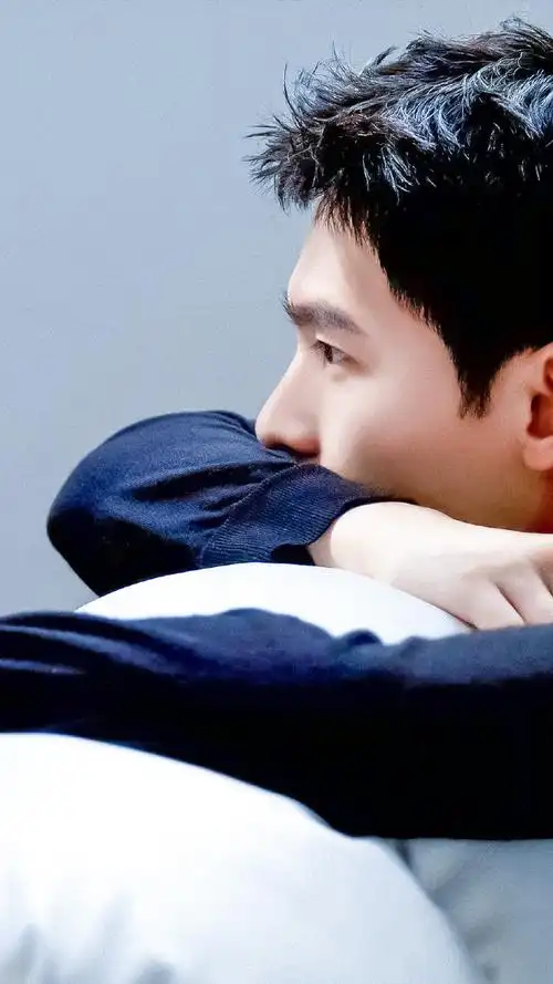 杨洋时尚芭莎十一月刊封面##杨洋冬日惬然芭莎大片