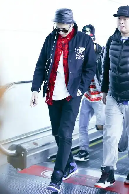 aj1发烧友吴亦凡的机场造型里随时随地都有出镜