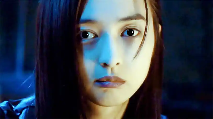 第一次看到这么漂亮的女鬼,我居然心动了!恐怖片《时失两公里》