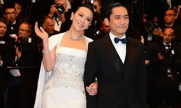 "真富婆"刘嘉玲:住4亿豪宅戴千万珠宝,大婚为何不请刘德华