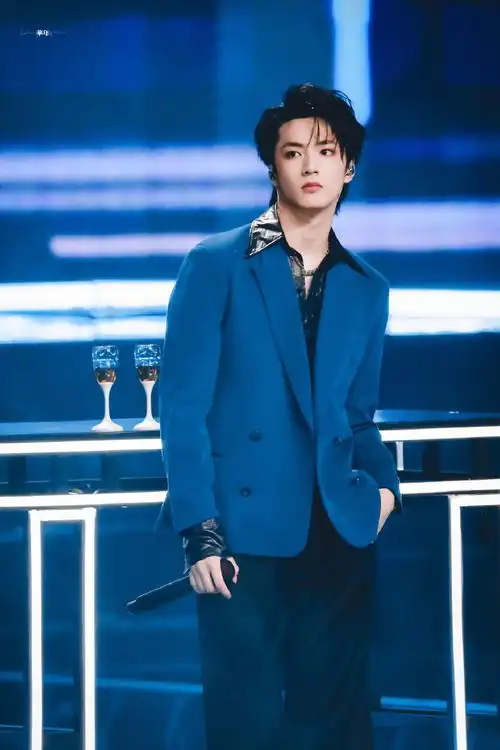 刘耀文叁重楼暨出道四周年演唱会##刘耀文solo直拍混剪