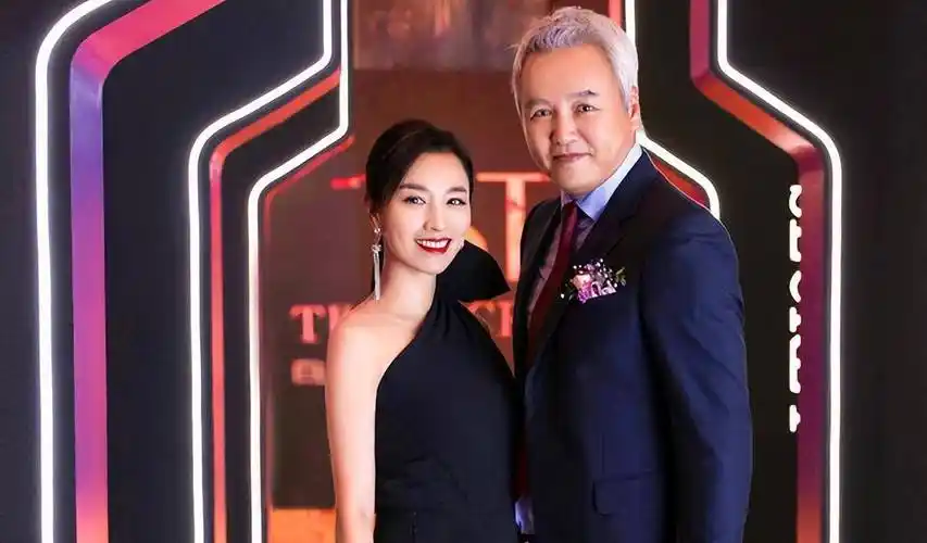 挤走原配嫁豪门,9次试管婴儿疼到爬行,丈夫满头白发像父女_张庭_孩子