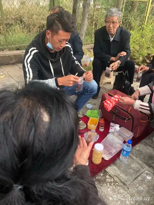 大理出现药酒骗局老骗法免费送药酒专门骗老年人