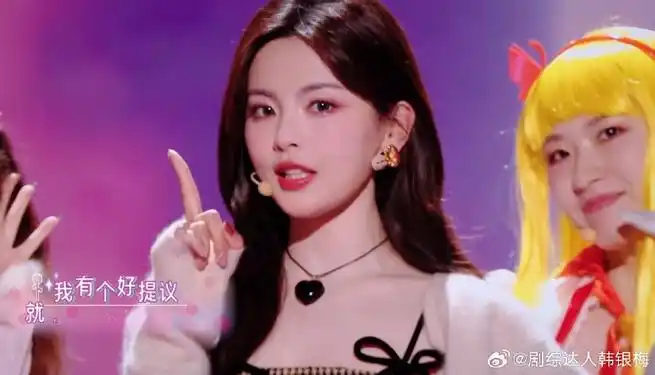 杨超越巴啦啦舞台甜到发晕##杨超越小魔仙同台唱跳