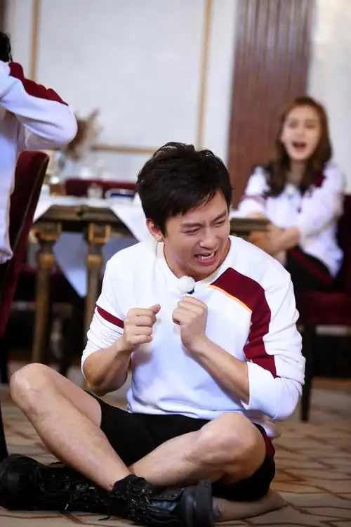 邓超《奔跑吧》突破自我 全英文演讲发博力证"学霸"