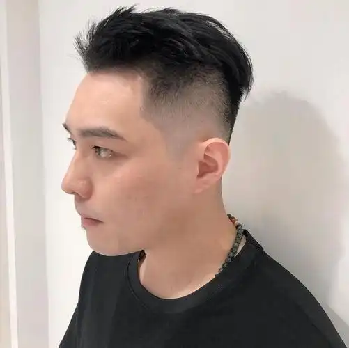两边剃光的最帅气发型两边剃光中间留的发型叫什么