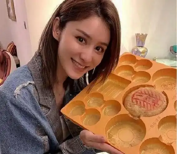 2.张馨月:我没多好,但同行把我衬托的好!