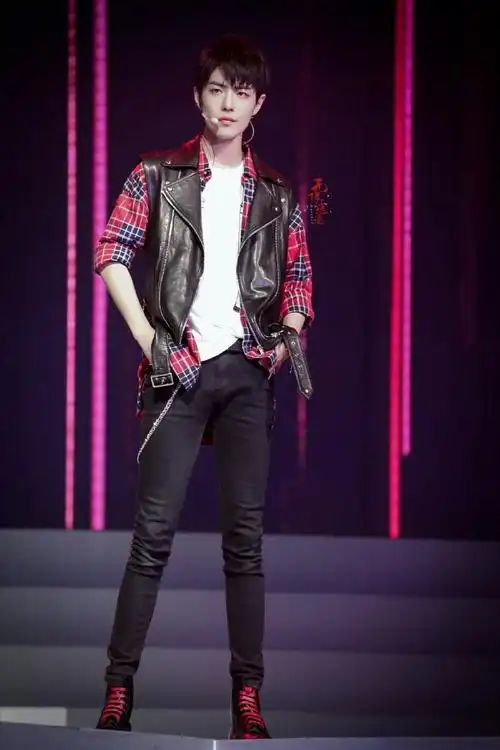 大长腿20170402 上海演唱会#肖战考古##肖战#肖战超话