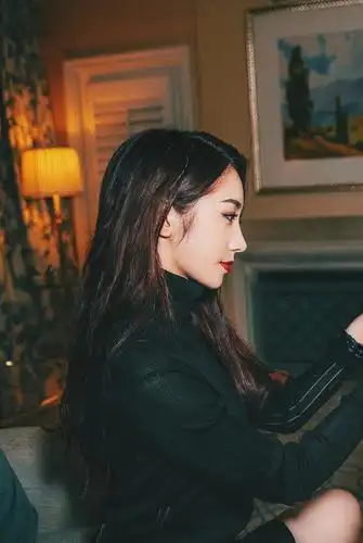 侧脸绝美的女明星们