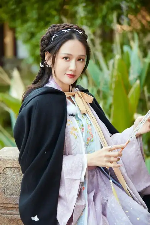 汉服造型梦回东方不败#看到陈乔恩在《妻子的浪漫旅行》中的古装造型