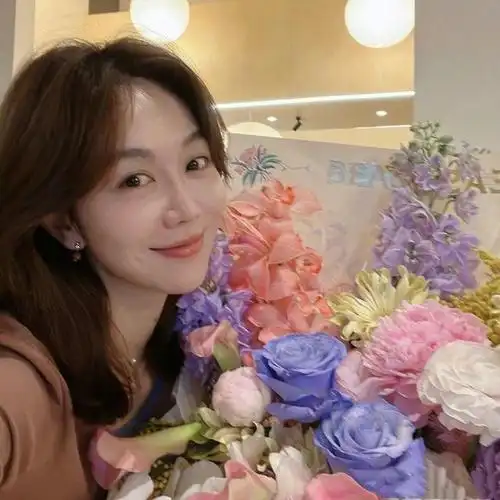 而是相比于成为名利场上的女艺人,姜妍更希望自己成为一个"古墓派",做