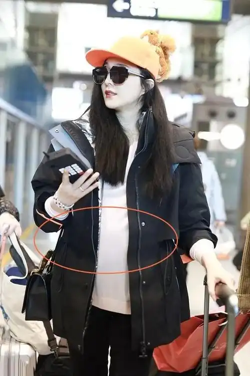 范冰冰澄清没怀孕心情好长发银衣仙气足手捧椰子不改吃货本色