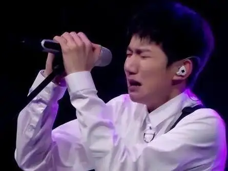 单飞7年:易烊千玺斩获百亿票房,王源,王俊凯还在综艺"蹭饭"