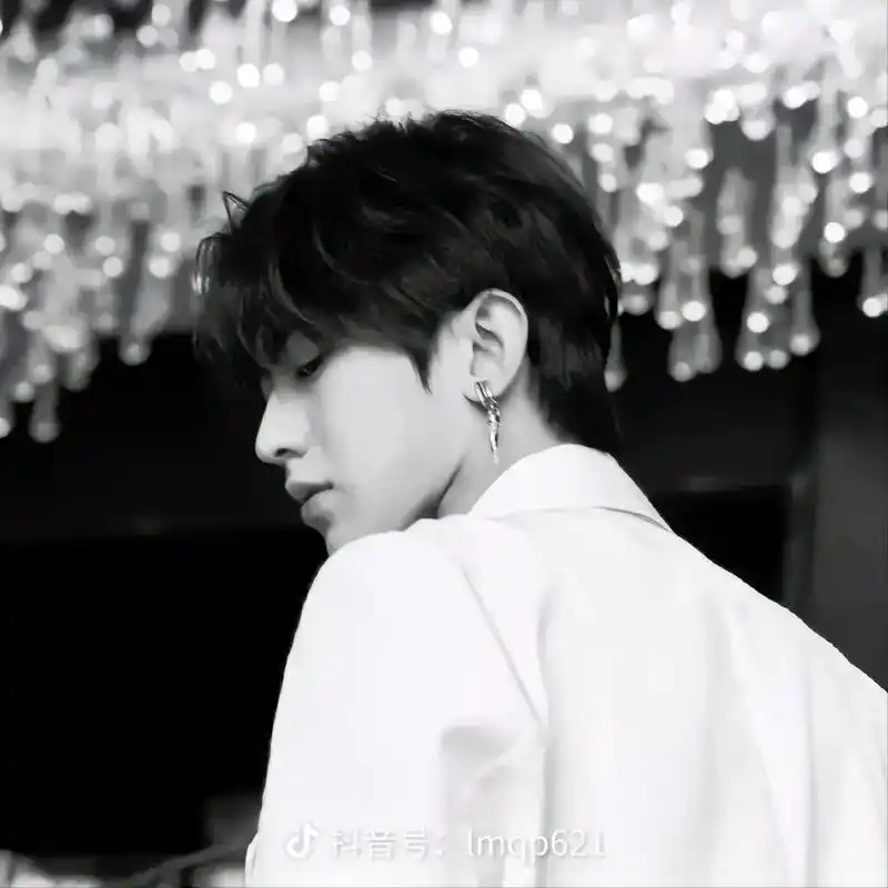 抖音号:lmqp621 蔡徐坤神仙图片 推荐蔡徐坤头像 "披 - 抖音