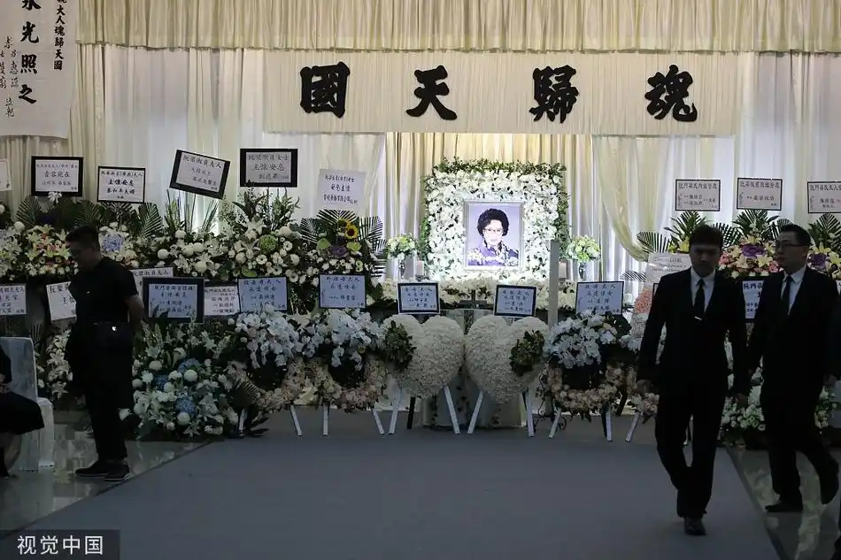 组图:香港演员梁舜燕出殡仪式举行 周润发赵雅芝等敬送花牌_高清图集