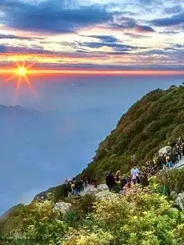祖国的大好河山,雄伟壮观 ,高山巍峨,雄伟的山峰俯瞰历史的风 - 抖音