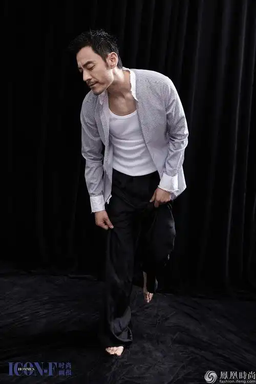 李光洁封面大片风格多变 完美诠释东方绅士魅力