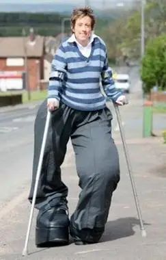 世界上腿最粗的人,号称真人版春丽(惊声尖叫) - 我要新鲜事